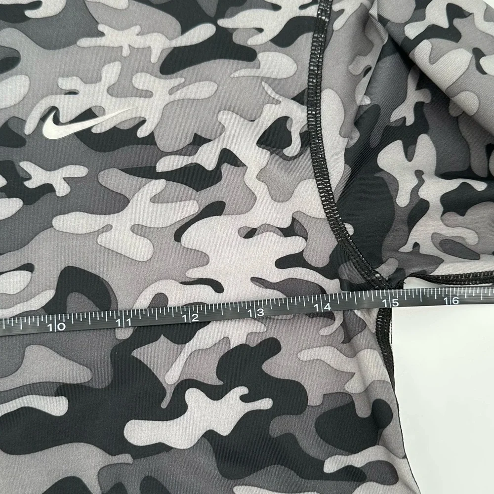 Nike FIT DRY Women’s Gray Camo Long Sleeve Pullover Athletic Top Size Medium